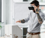 architecte de réalité virtuelle dans un casque de réalité virtuelle