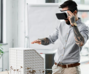 architecte de réalité virtuelle dans un casque de réalité virtuelle